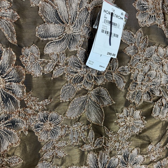 Pisarro Nights Elegant Floral Lace Dress - Picture 5 of 7